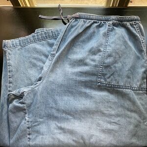 L.L. Bean Light Blue lake washed pull on chambray Capris 2X